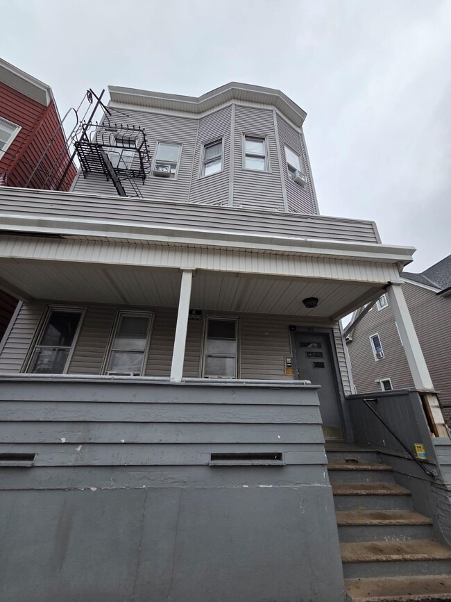 Building Photo - 355 Madison St Unit #1, 1st floor Rental