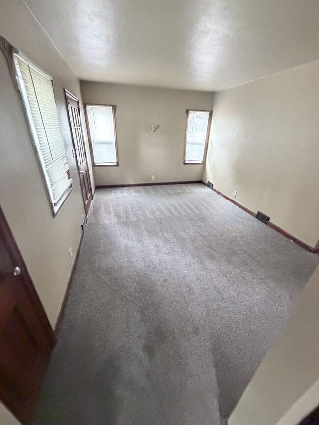 Photo - 207 3rd St SW