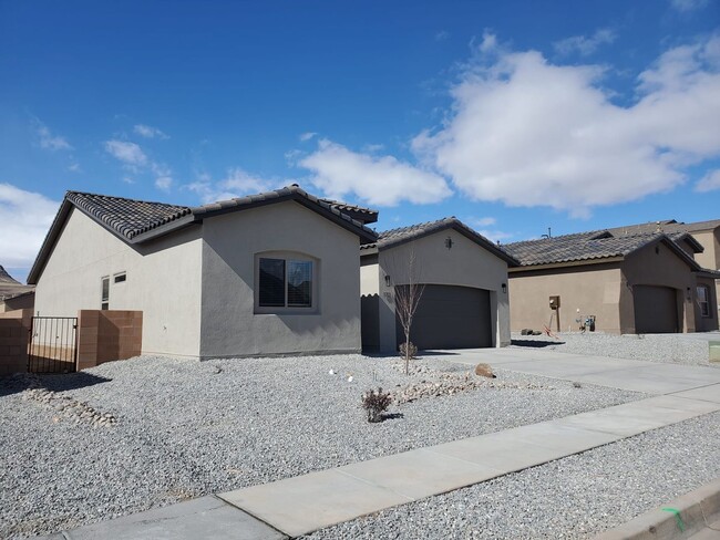 Photo - Los Lunas 3 bedroom! Tile Throughout! Refrigerated Air! Spacious living area