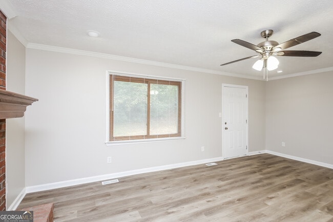 Photo - 6449 Laural Bend