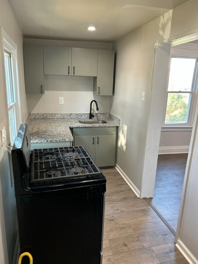 Photo - 656 Dow Ave Unit Apt B