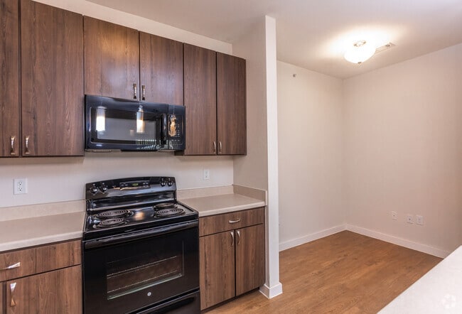 1BR, 1BA - 750SF Kitchen & Dining Room
