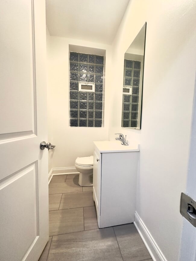 Photo - 908 W Montrose Ave Unit 906-2