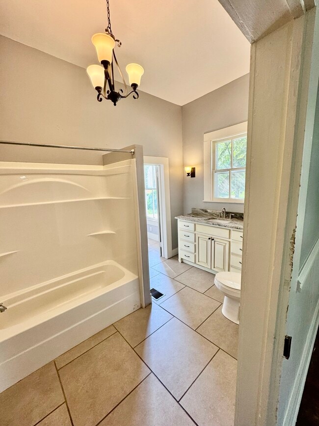Photo - 115 W Pearl St