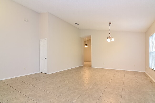 1070 Corkwood Dr