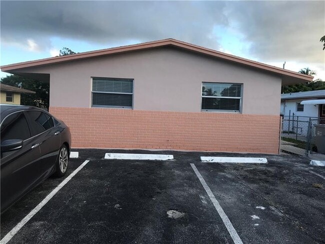 Photo - 361 NE 30th St