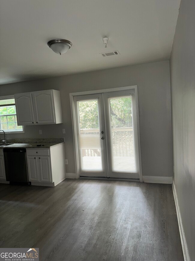 Photo - 1240 Pinedale Cir NW