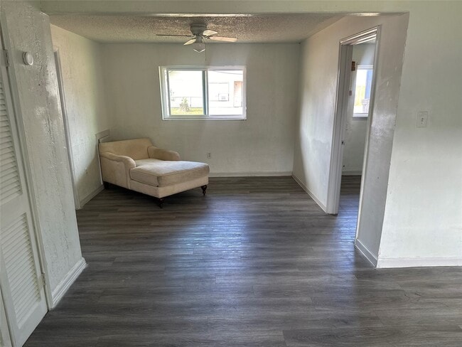Photo - 5405 Suez St