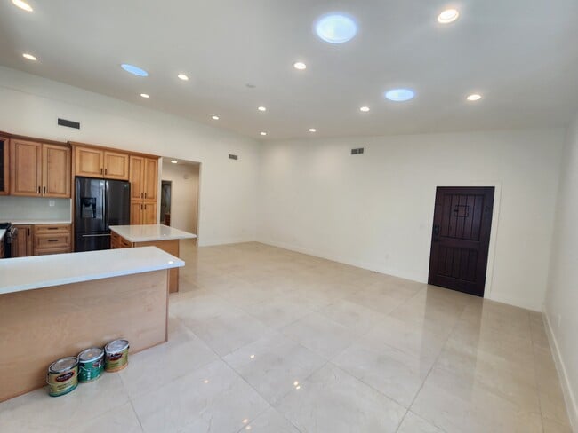 Photo - 10528 Tuxford St Unidad 10530