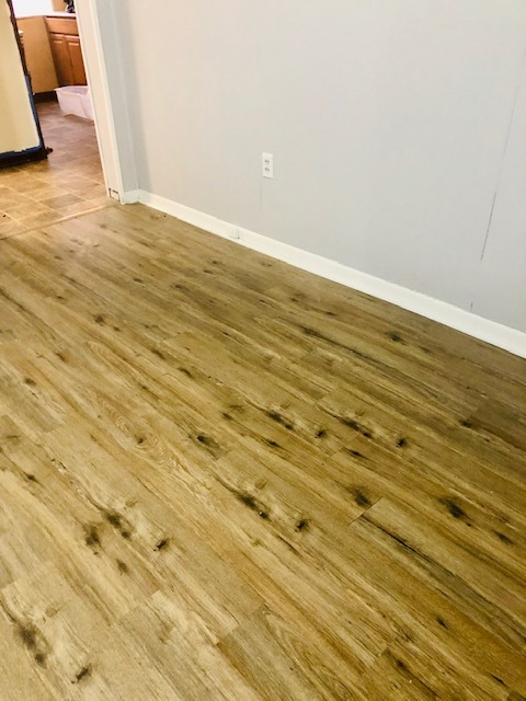 hardwood laminate flooring in living/dining rooms - 815 Maple Ave Casa