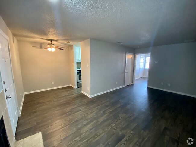 Building Photo - 1st floor unit ready for rent! Rental