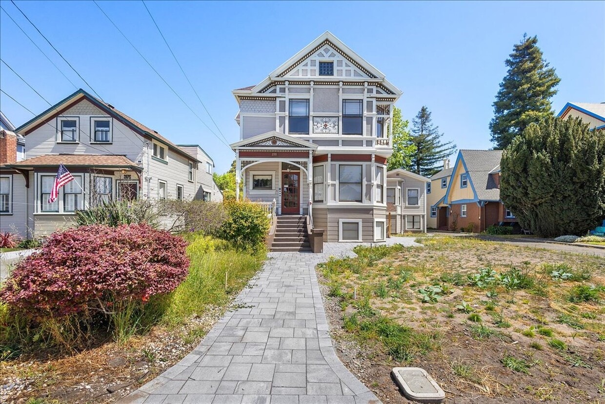 Photo - 2111 Buena Vista Ave #4 - 2 bedroom | 1 bath | Upper unit