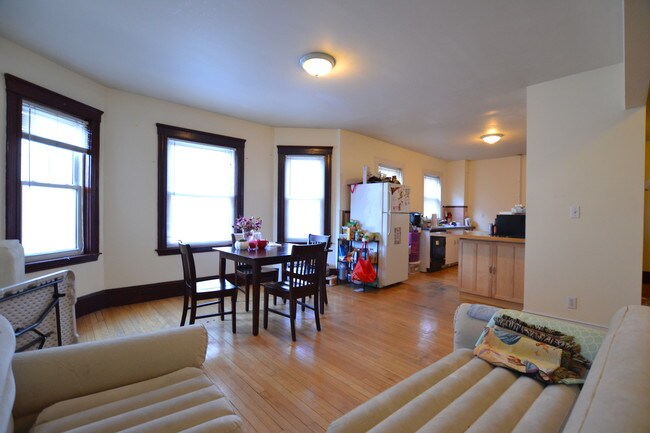 Photo - 331 Faneuil St