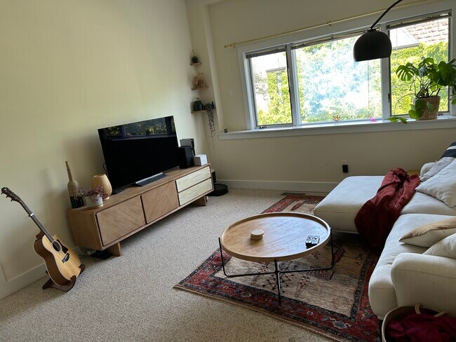 Photo - 1 The Cres Unit #5