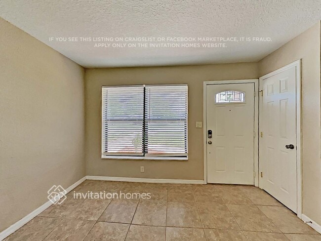 Photo - 527 Brighton Way