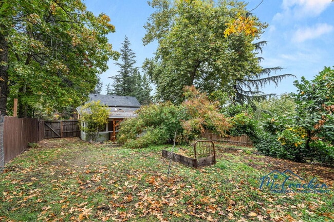 Photo - 698 Ashland St