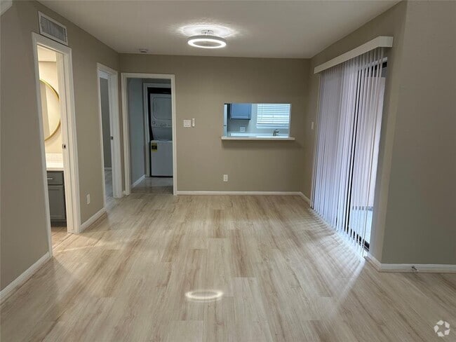 Building Photo - 3100 Walnut Bend Ln Unit 512 Rental