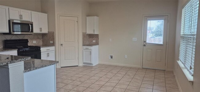 Photo - 200 Moulins Ln