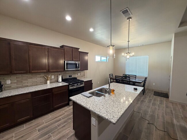 3720 Honeysuckle Dr