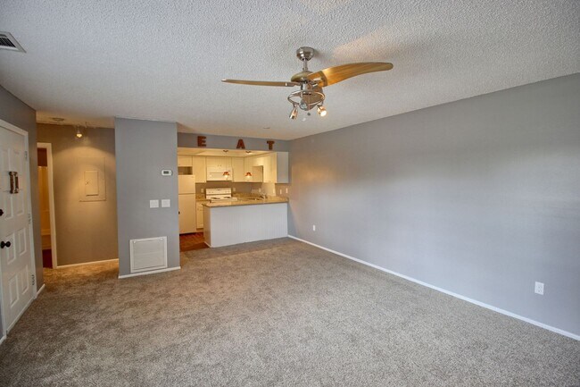 Photo - 174 Windtree Ln