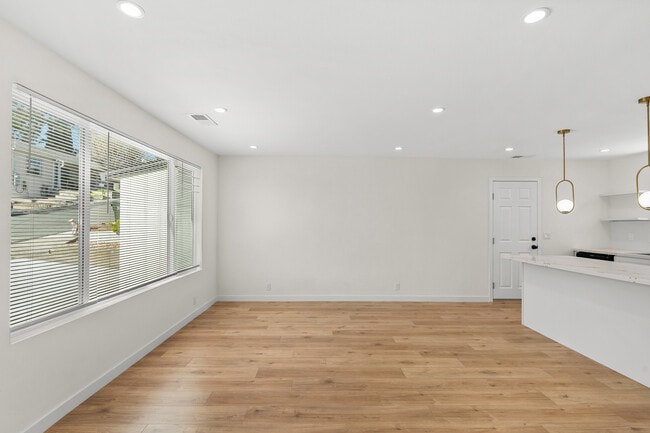 Photo - 8 Corte Dorado