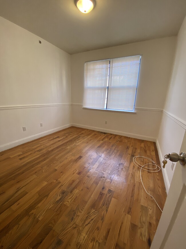 Building Photo - 1820 w norris st Unit 2 Rental