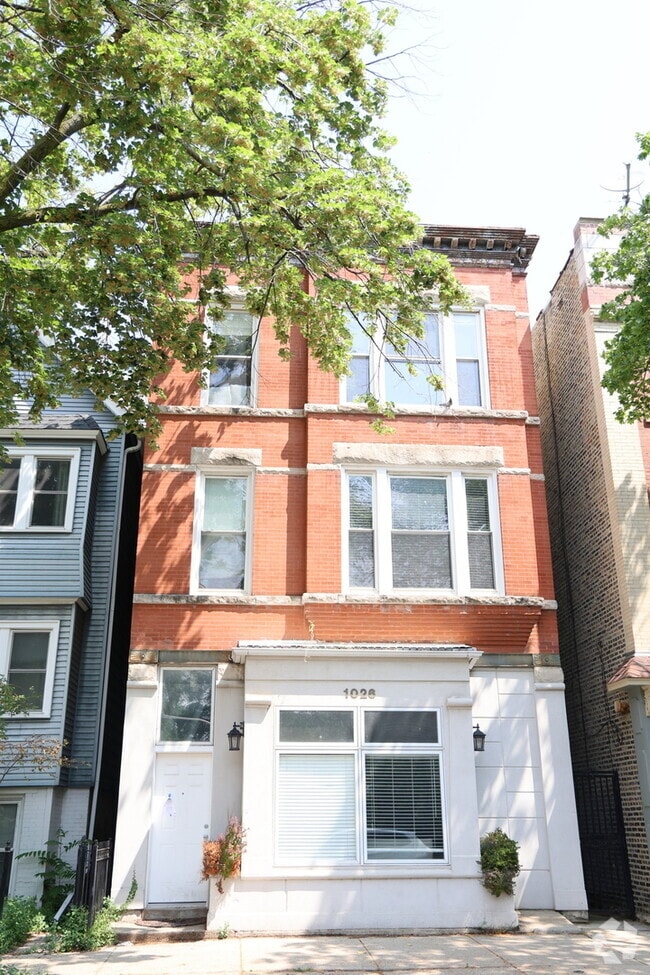 Building Photo - 1026 W Roscoe St Unit 3 Rental