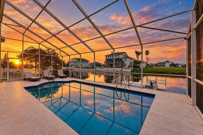 4017 Triggerfish Dr