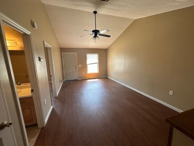 Photo - 140 Lanier Dr