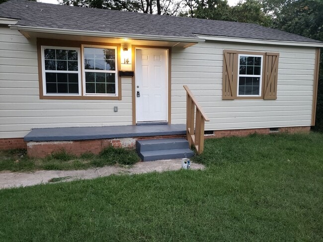 Building Photo - 3 Bedroom Home 2 bath