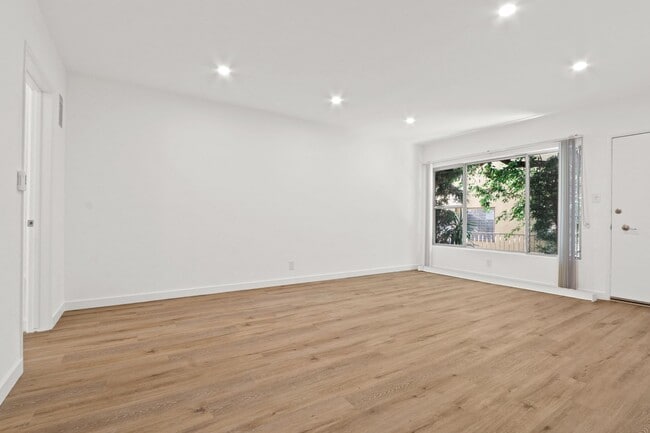 Photo - 943 6th St Unit C