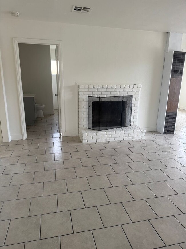 Photo - 1004- 06 Unidad 1004 McCurdy Dr.