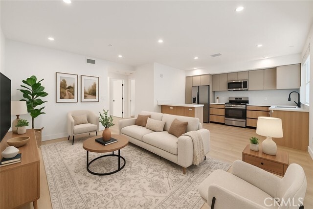 Building Photo - 7510 Sepulveda Blvd Unit 204