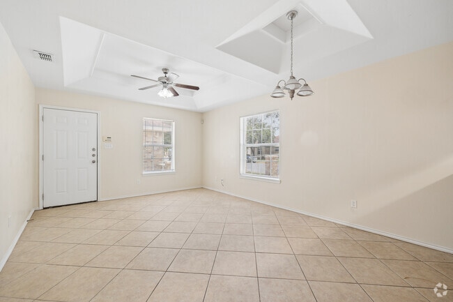 1BR, 1BA - 800SF - Living Room/Dining Room