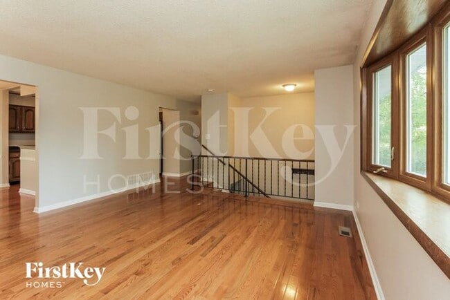 Photo - 325 Ramble Rd