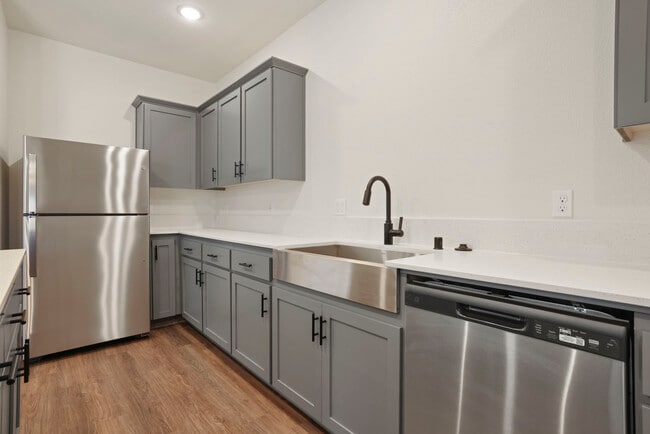 Kitchen - 522 Bedfordshire Dr Unit Main