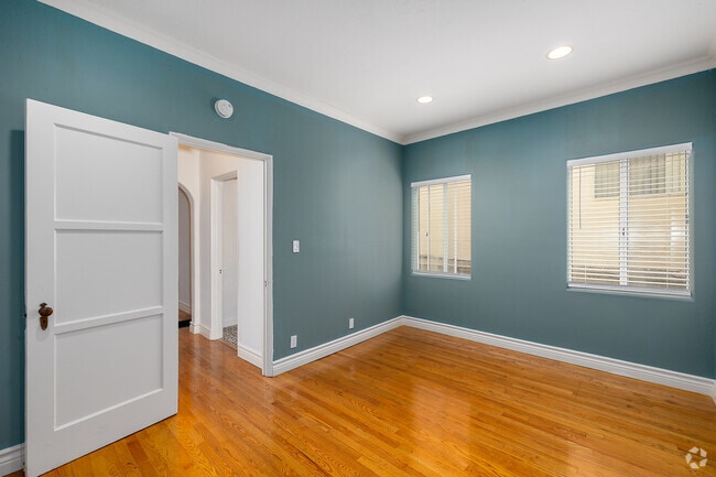 1BR, 1BA - 725SF - Bedroom