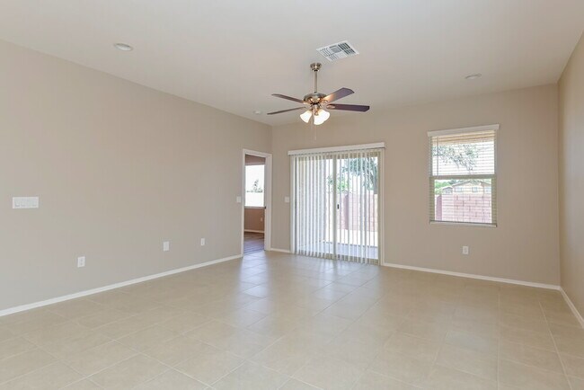 Photo - 849 E Artesia Pl