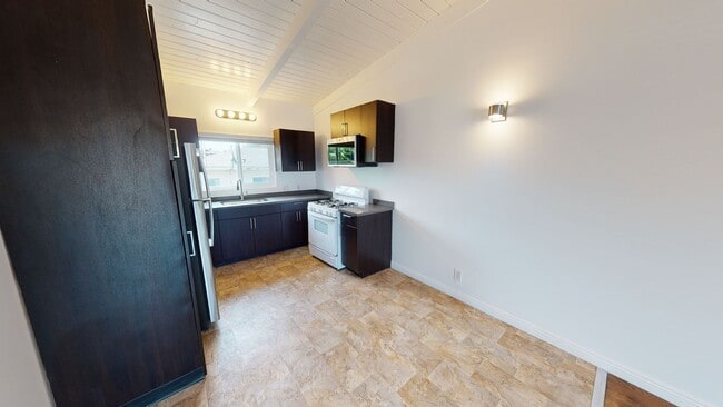 BEAUTIFUL Studio in Inglewood !!