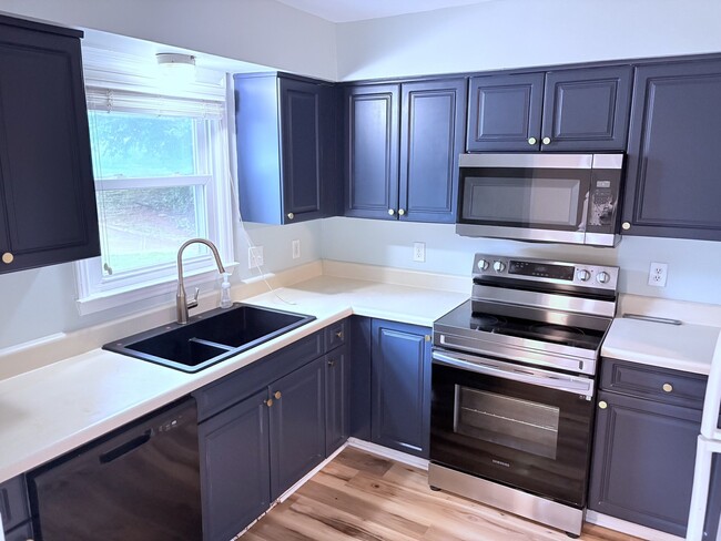 Photo - 6813 Glendower Rd Unit B