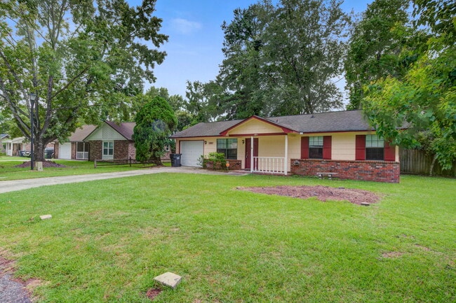 Photo - 106 Carriage Ct