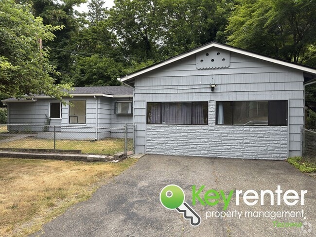 Building Photo - Fully Renovated 4-Bedroom Home with in Lak...