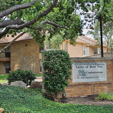 Building Photo - 16301 Ledgemont Ln Unit 174 Rental