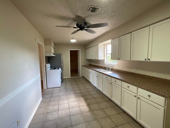 Photo - 802 Mildred Ave