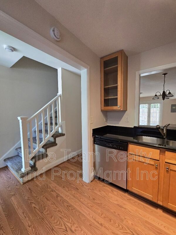 Photo - 1207 Green Oaks Ln Unidad E