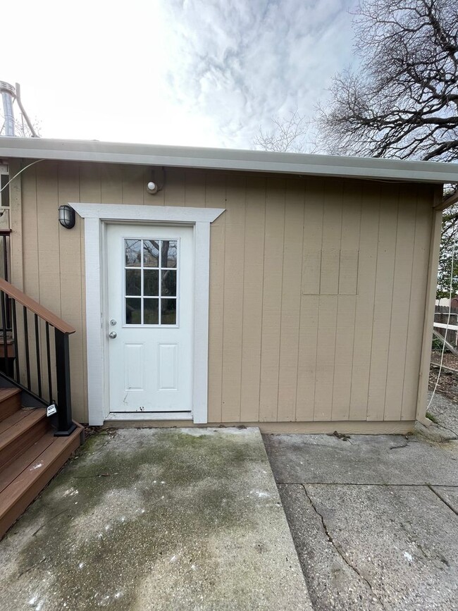 Building Photo - 277 Unit B Rental