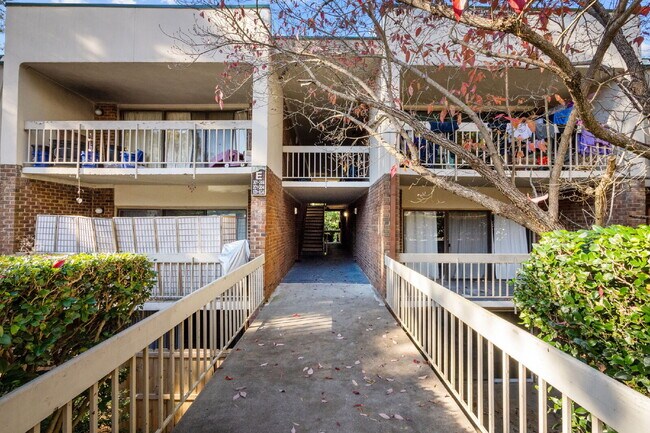 Photo - 500 Umstead Dr