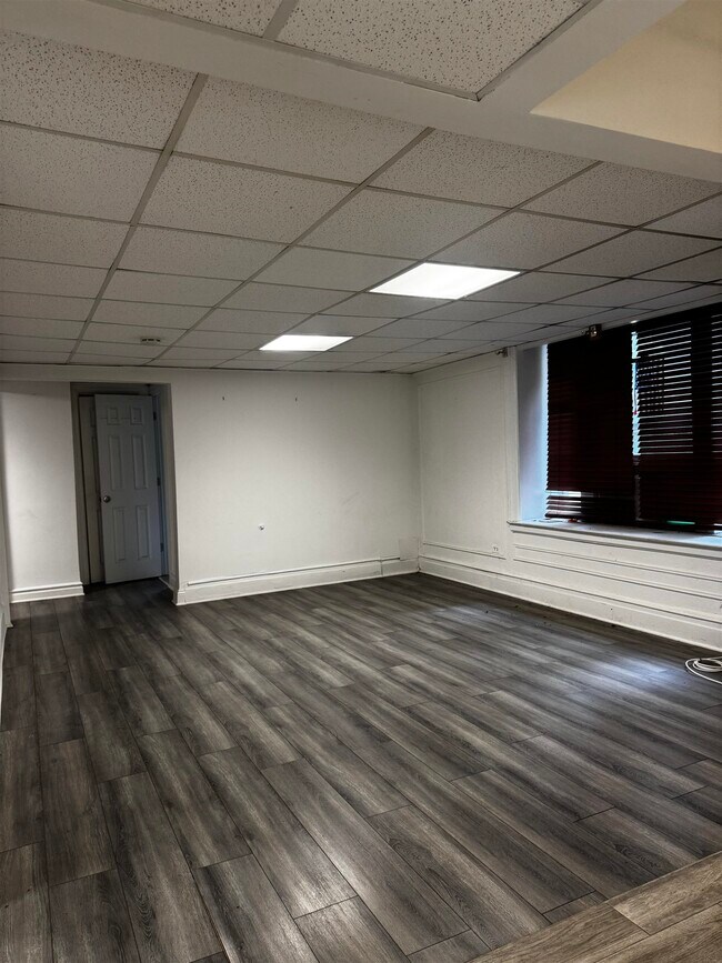 Photo - 250 BROAD Ave Unit GRD