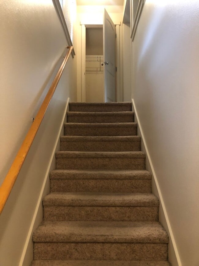 Photo - 1 Bed/1 Bath Unit with Garage - Near Old Mill District Unidad A