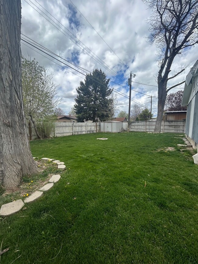 Photo - 547 Poole-2 Unit 2